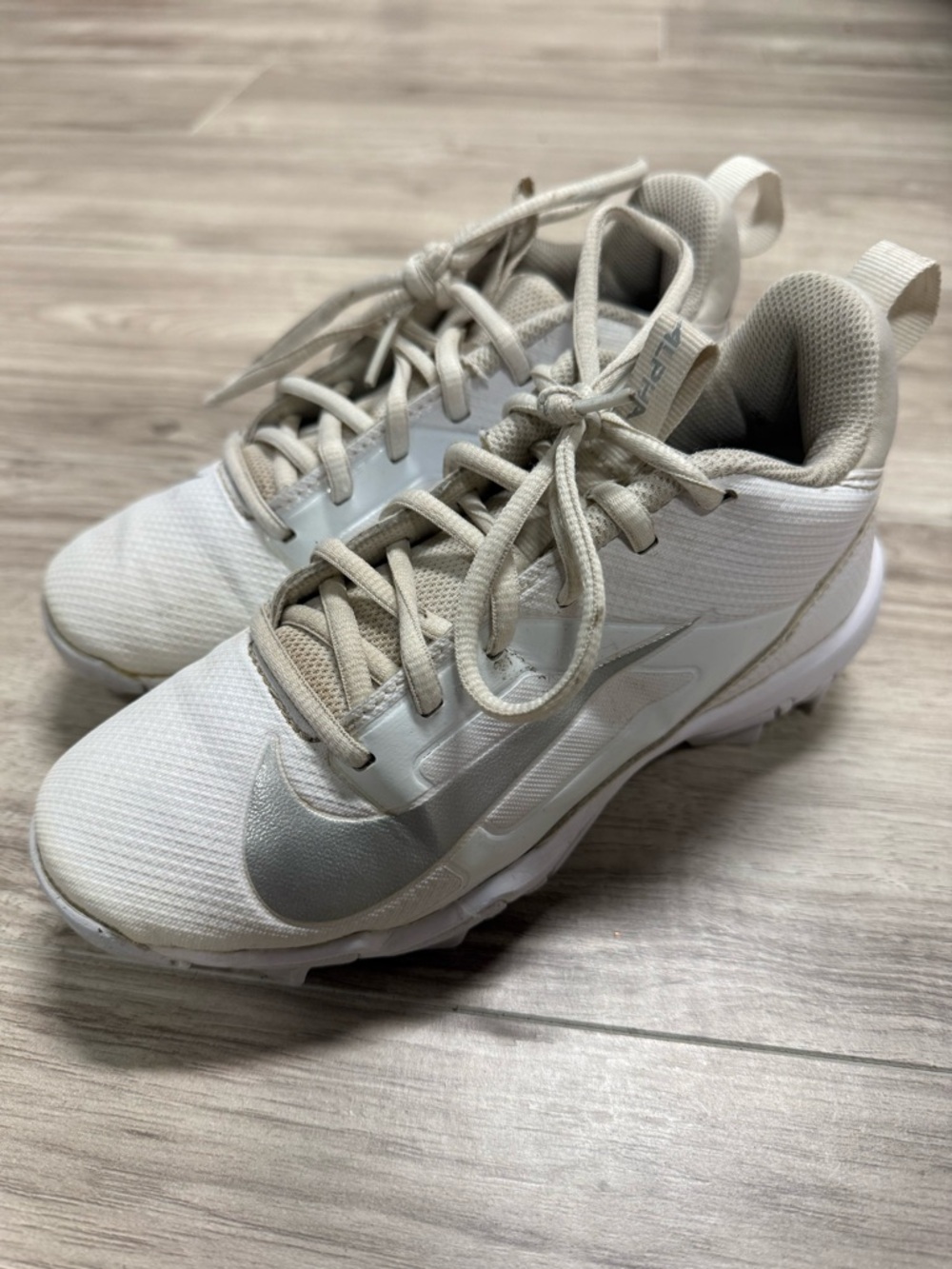 Nike Alpha Menace 4 Shark White-Silver Athletic Cleats Youth 2Y Football/Basebal
